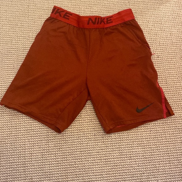 Nike shorts red with zippers - Picture 1 of 1
